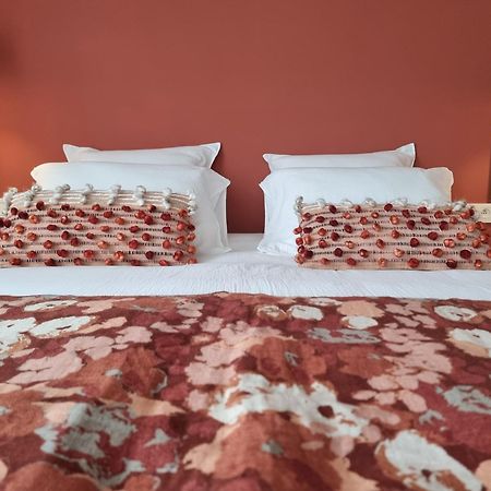 Sous La Houlette, Suites, Piscine Interieure Et Sauna Villers-la-Ville Bagian luar foto