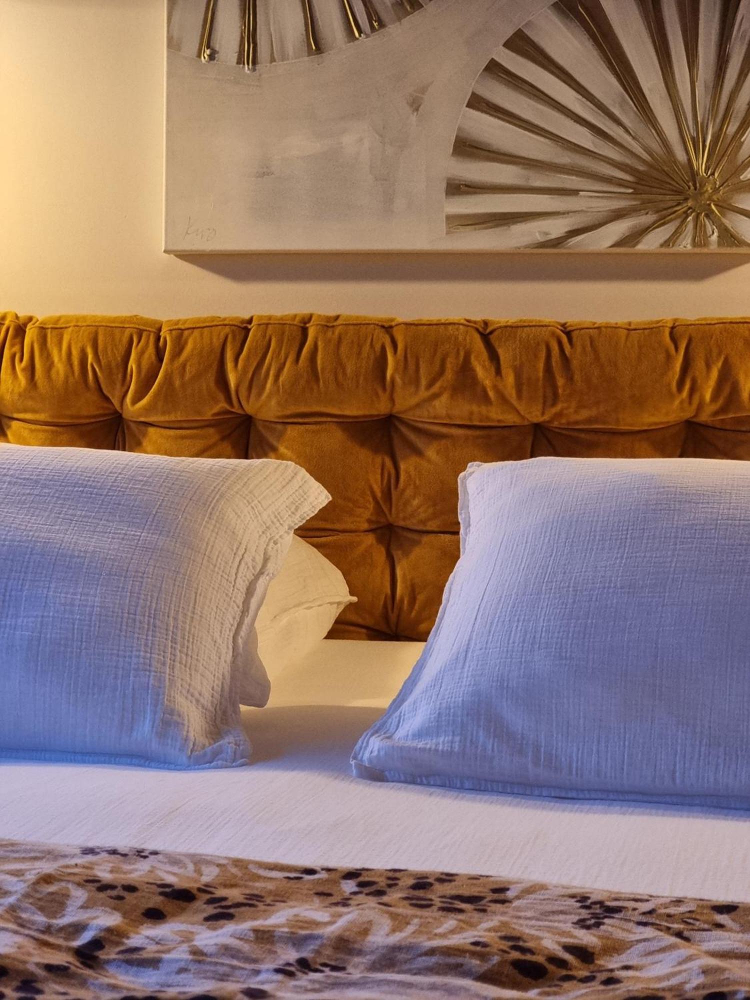 Sous La Houlette, Suites, Piscine Interieure Et Sauna Villers-la-Ville Bagian luar foto